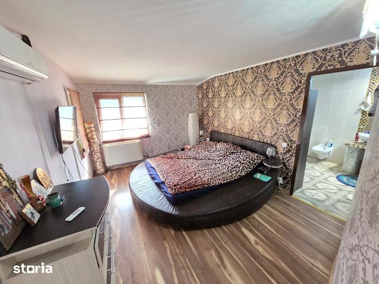 Casă cu 8 camere cu Teren 660 Mp în Micro 2