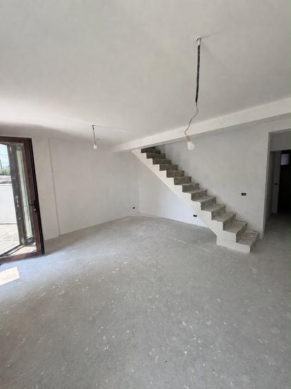 Casă cu 4 camere cu Teren 210 Mp în Bucureștii Noi