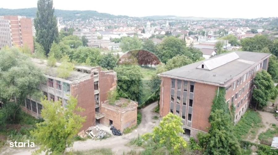 Spațiu comercial, de 2,450 mp, în Răcăștia