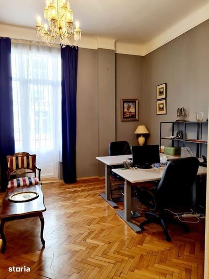 Apartament cu 5 camere în Centrul Civic