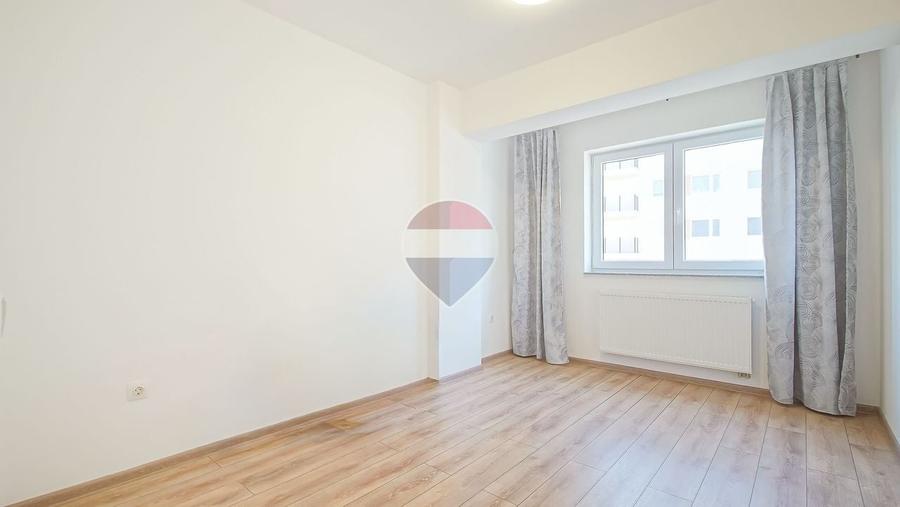 Apartament cu 3 camere decomandat în Tractorul