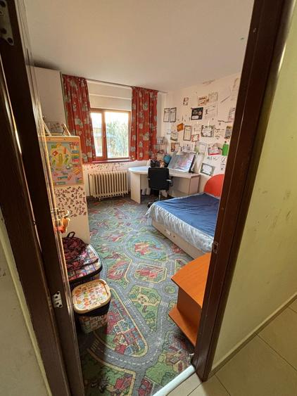 Apartament cu 3 camere decomandat, mobilat în Nicolina