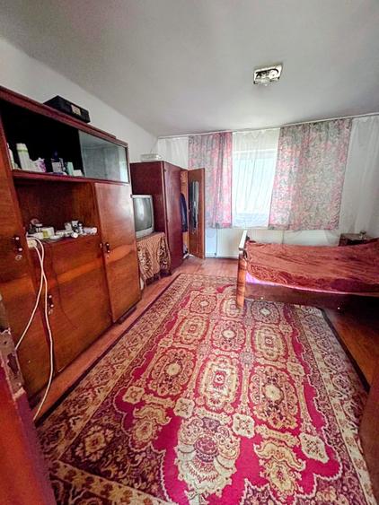 Casă individuală cu 5 camere cu Teren 1800 Mp în Chizătău