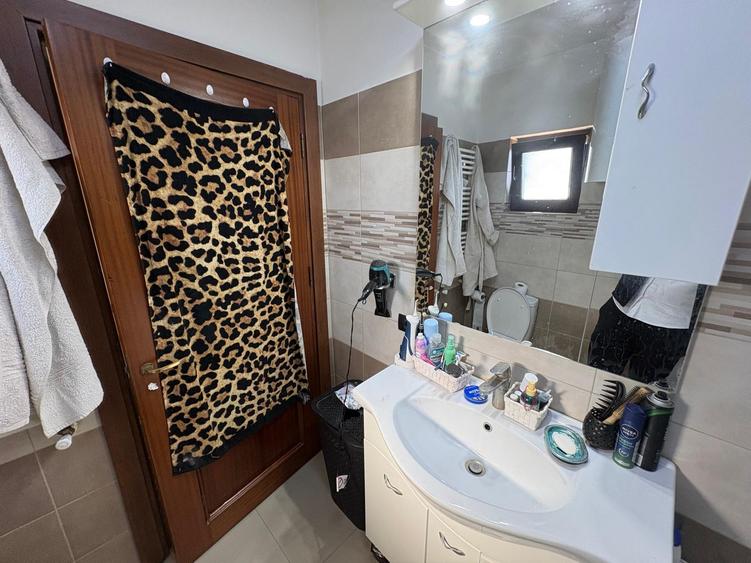 Duplex cu 5 camere cu Teren 300 Mp în Jilava