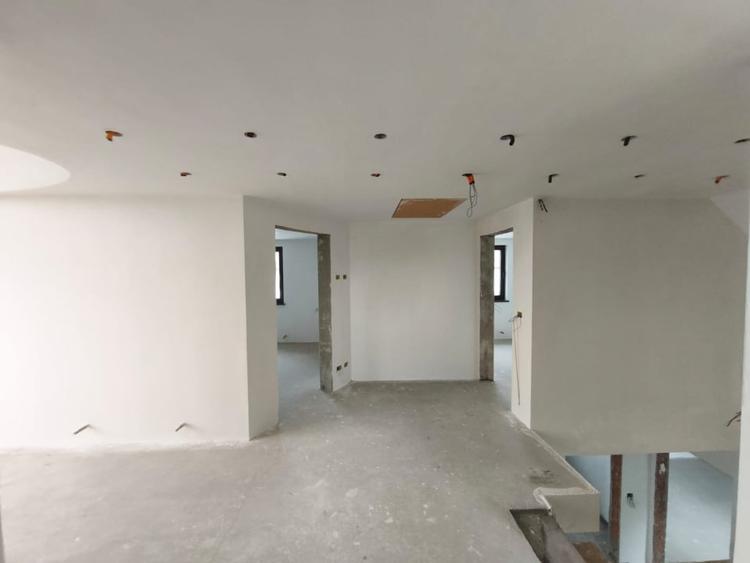 Casă individuală cu 7 camere cu Garaj în Marginea