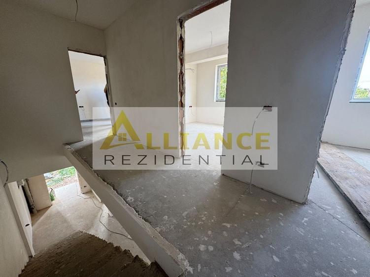 Casă individuală cu 5 camere cu Canalizare în Sud
