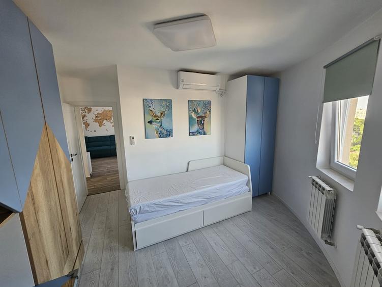 Apartament cu 3 camere semidecomandat, mobilat în Matei Voievod