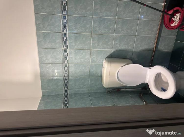 Apartament cu 4 camere decomandat în Titan