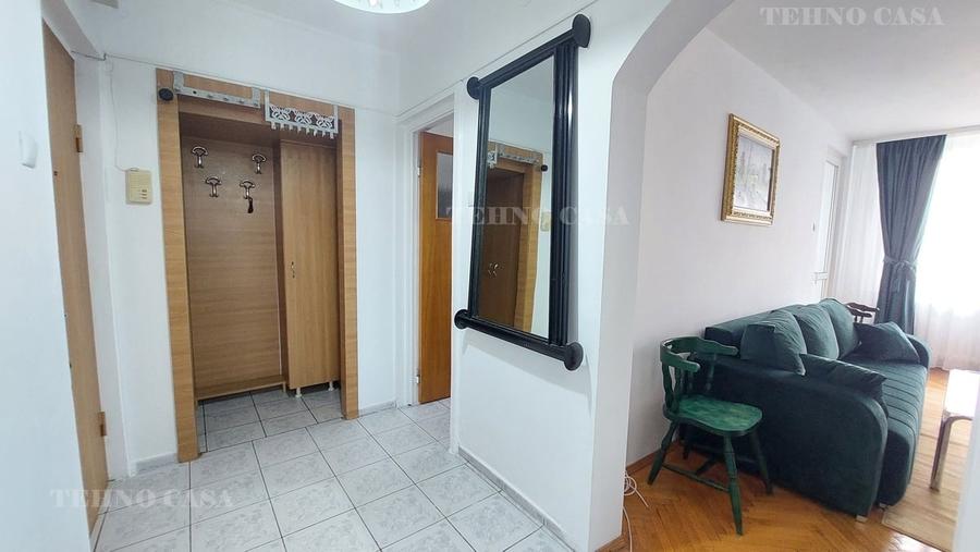Apartament decomandat în Est