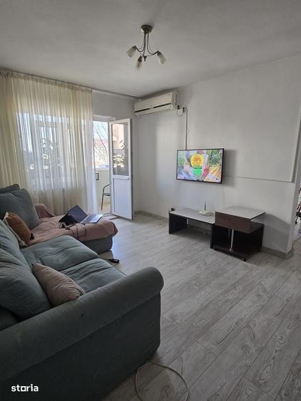Apartament cu 4 camere semidecomandat în Central