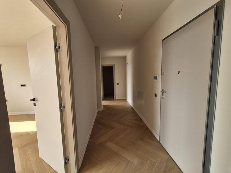 Apartament cu 3 camere decomandat în Voluntari