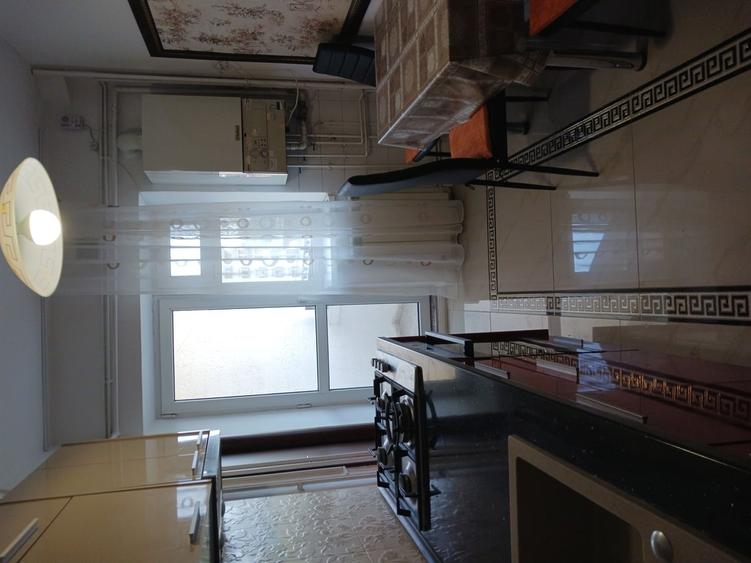Apartament cu 3 camere decomandat în Libertății