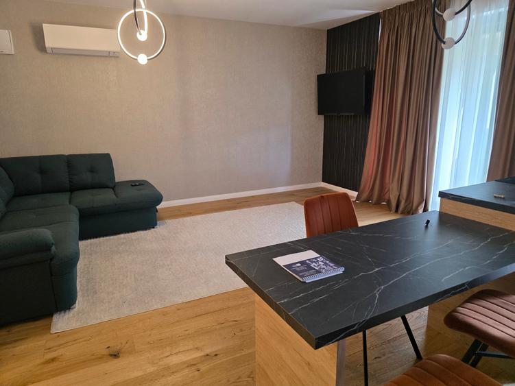 Apartament cu 3 camere decomandat în Aviației