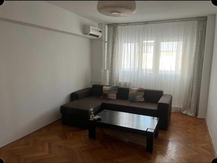 Apartament cu 3 camere semidecomandat în Turda