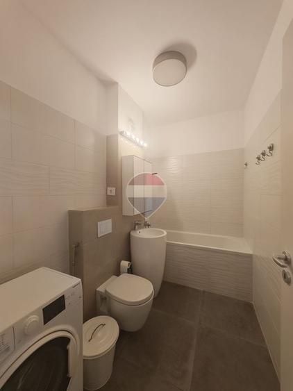 Apartament cu 2 camere semidecomandat, mobilat în Ultracentral