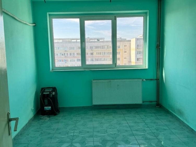 Apartament cu 3 camere decomandat în Dristor