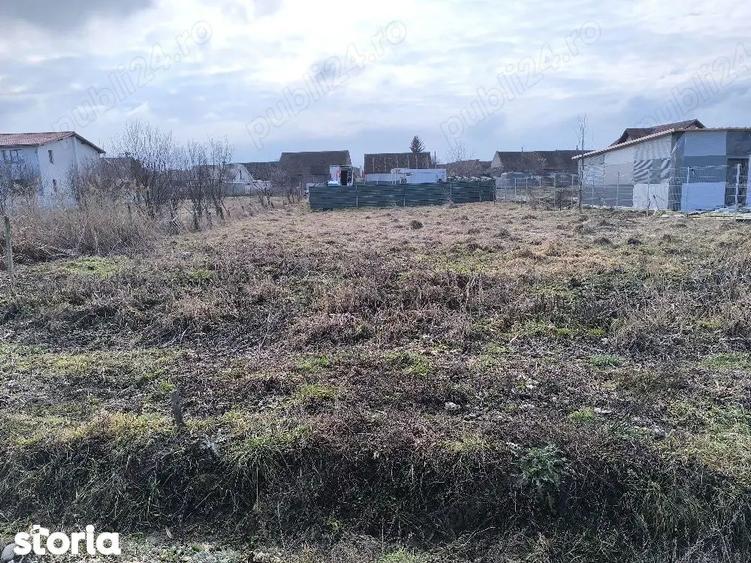Teren de 700 mp, în Cristian