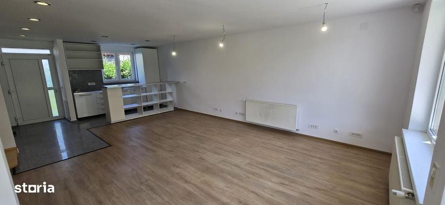Casă cu 4 camere în Calea București