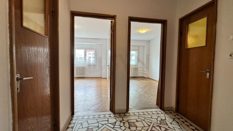 Apartament cu 4 camere decomandat în 1 Mai