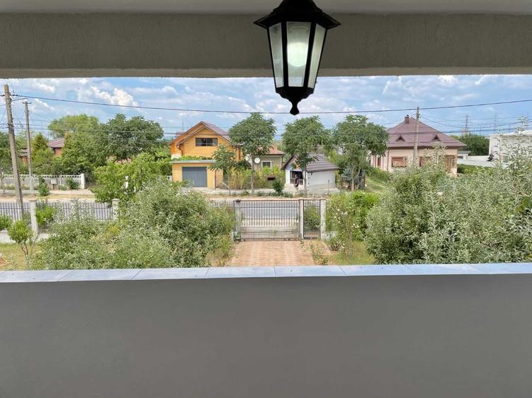 Casă cu 4 camere în Dumbrava