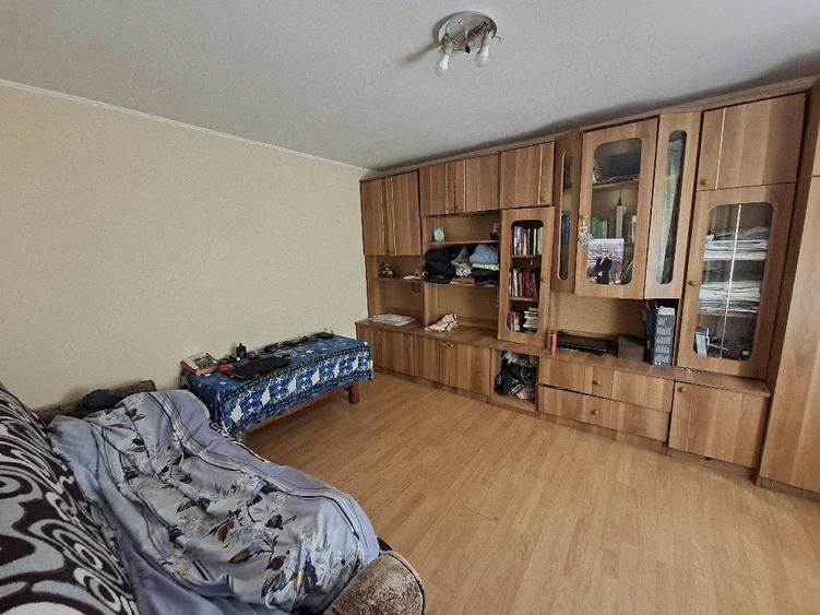 Casă cu 5 camere cu Teren 11000 Mp în Central