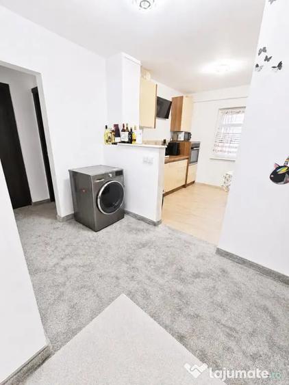 Apartament cu 2 camere decomandat în Trocadero