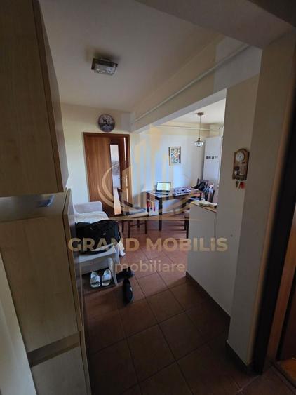 Apartament cu 3 camere semidecomandat, mobilat în Gheorghe Lazăr