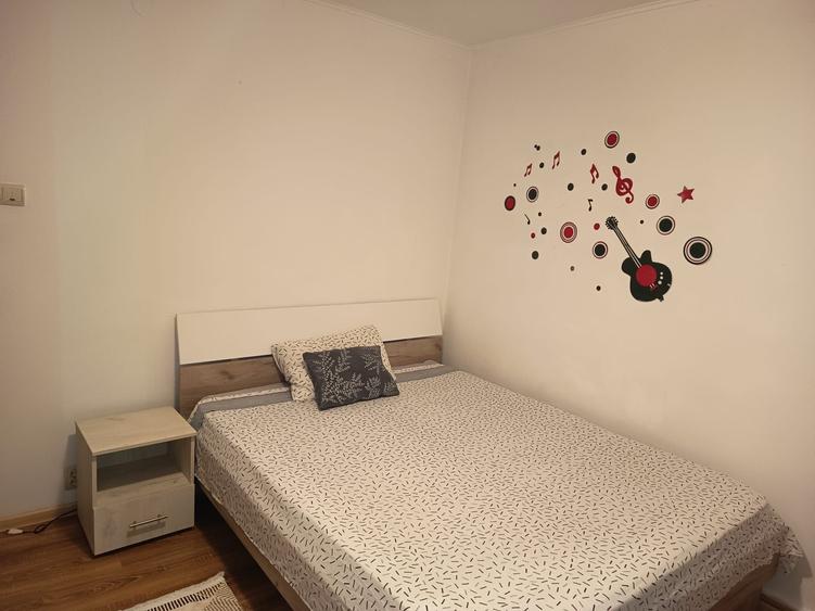 Apartament cu 3 camere decomandat în Central — fotografia 1