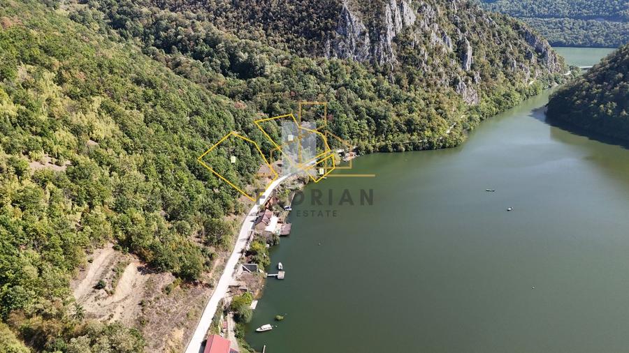 Teren Construcții intravilan de 9654 mp, în Eșelnița