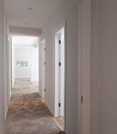 Apartament cu 5 camere decomandat în Dămăroaia