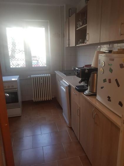 Apartament cu 3 camere semidecomandat în Militari