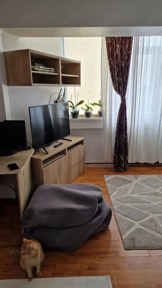 Apartament cu 2 camere semidecomandat, mobilat în Central