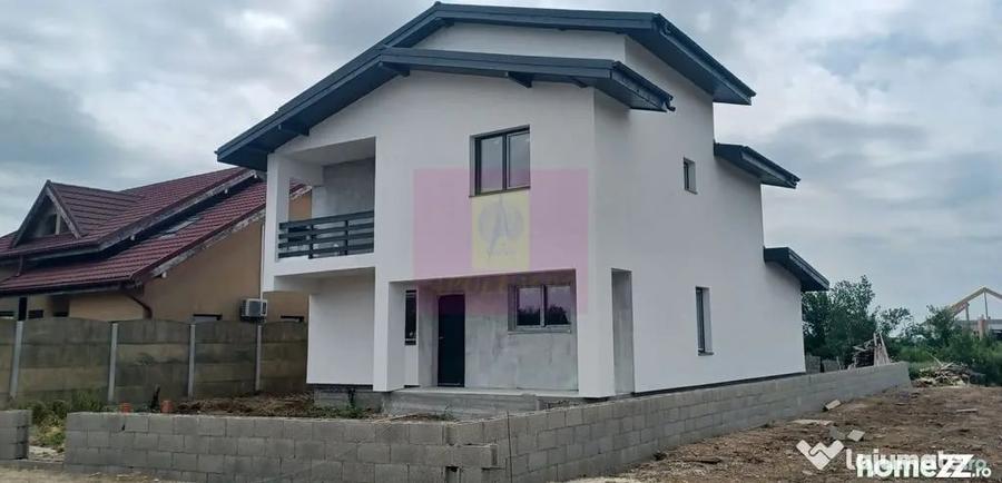 Casă cu 5 camere cu Teren 435 Mp în Săbăreni