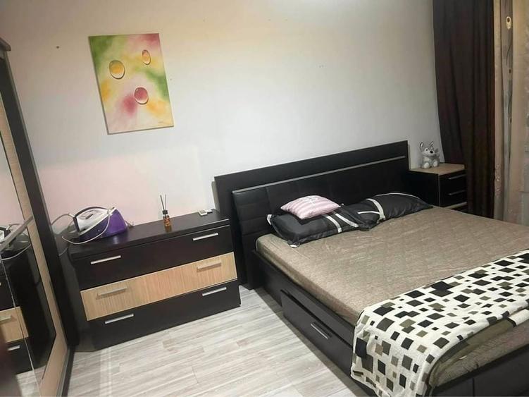 Apartament cu 3 camere decomandat în Exterior Vest