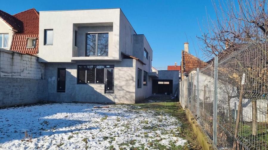 Casa in Oradea pe strada Emil Racovita, langa Piata 22 Decembrie, zona centrala, linistita si exclusivista - 2