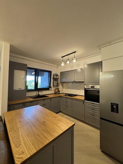 Apartament cu 3 camere decomandat, mobilat în Tineretului