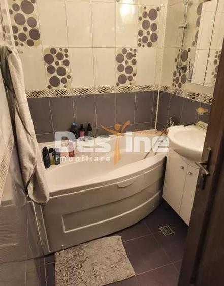 Apartament cu 3 camere decomandat, mobilat în Dâmbovița