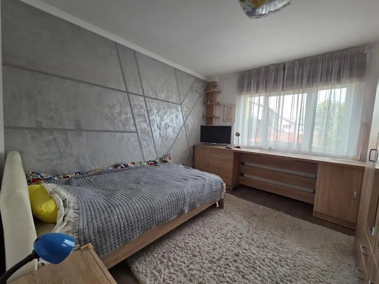 Apartament cu 3 camere decomandat în 1 Mai