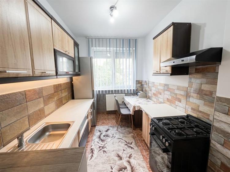 Apartament cu 3 camere decomandat în Rogerius
