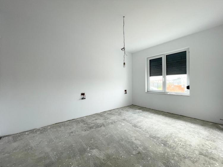 Duplex cu 3 camere cu Canalizare în Moșnița Nouă