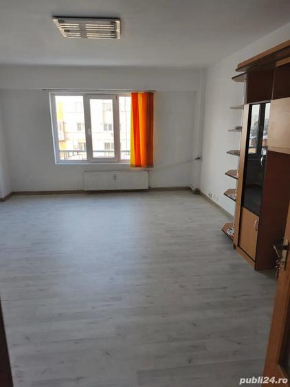 Apartament cu 3 camere decomandat în Muncii