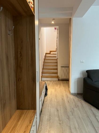 Închiriez apartament duplex cu curte - 1