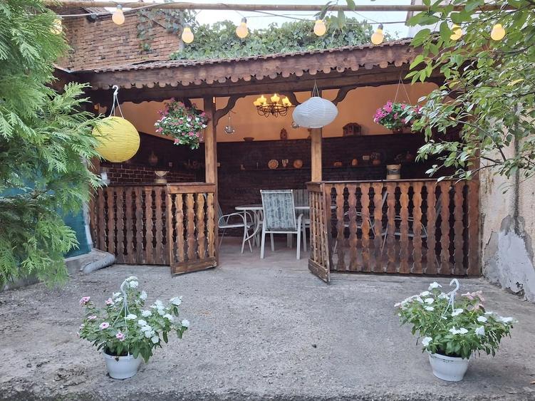 Casă cu 4 camere cu Teren 2360 Mp în Central