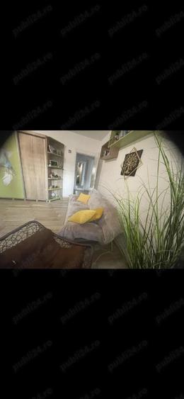 Apartament cu 3 camere decomandat în Rovine
