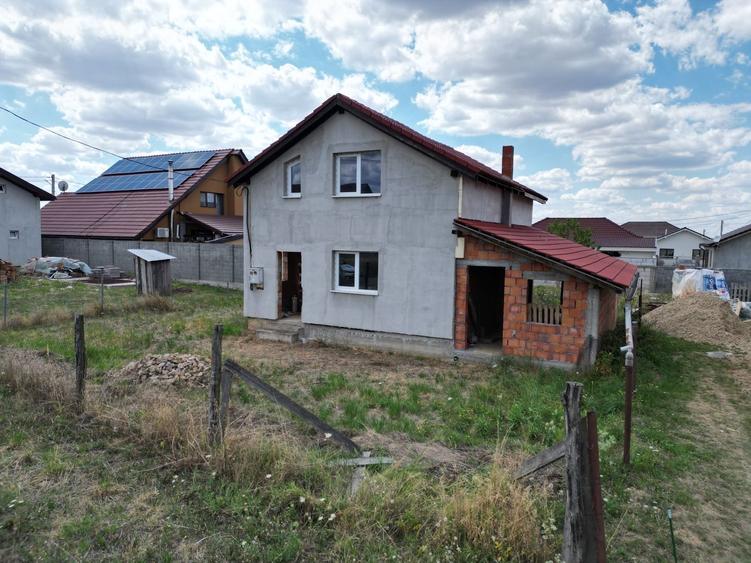 Casă individuală cu 3 camere cu Canalizare în Frumușeni