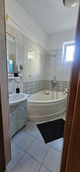 Garsonieră decomandată în Titan