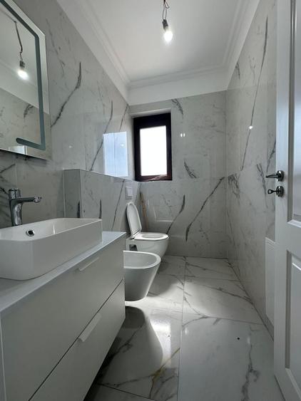 Duplex cu 5 camere cu Canalizare în Dumbrăvița
