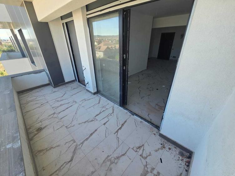 Apartament cu 3 camere decomandat în Exterior Vest