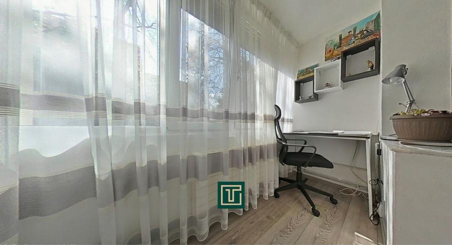 Apartament cu 3 camere semidecomandat, mobilat în Aurel Vlaicu