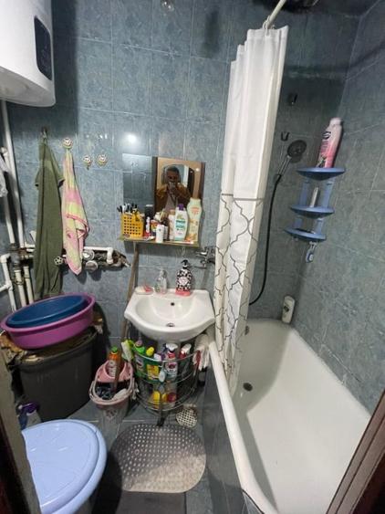 Apartament cu 3 camere semidecomandat, mobilat în Valea Rosie